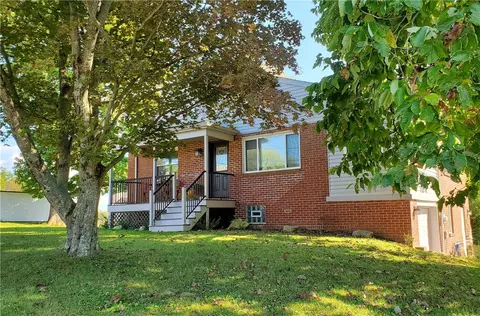 12106 Center St, Irwin, PA 15642