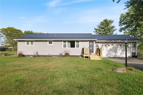 825 Gail Dr, Hermitage, PA 16148
