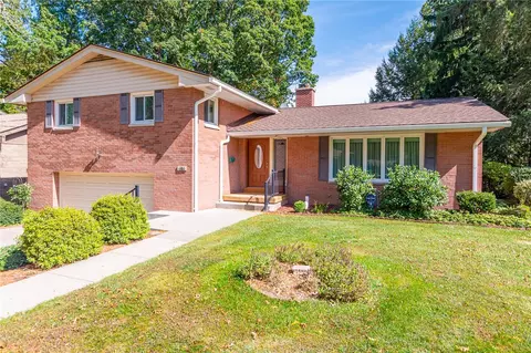 486 Lillian Dr, Sharon, PA 16146