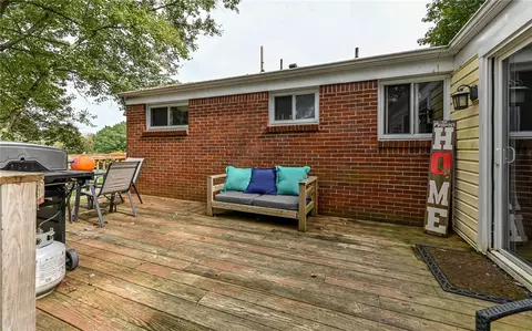 Exterior - 2524 Royal View Dr, Allison Park, PA 15101 photo 8 of 14