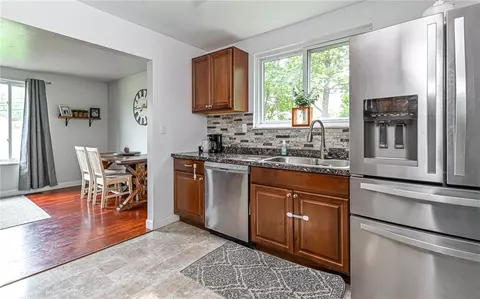 Kitchen - 2524 Royal View Dr, Allison Park, PA 15101 photo 2 of 3