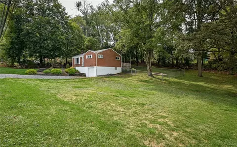 Exterior - 2524 Royal View Dr, Allison Park, PA 15101 photo 2 of 14