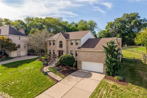 163 Hickory Heights Dr, Bridgeville, PA 15017