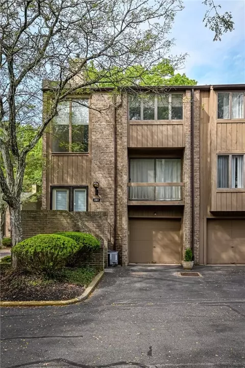 201 Pine Ct, Pittsburgh, PA 15237