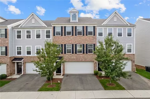 216 Faulk Dr, Warrendale, PA 15086