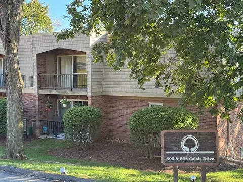 605 Calais Dr #301, Pittsburgh, PA 15237