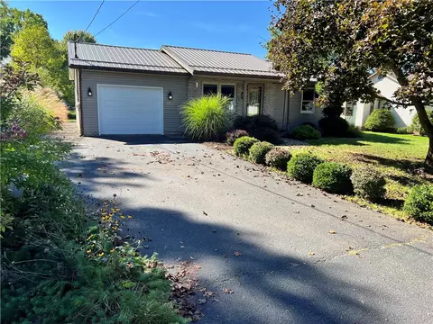 8 Durst St, Greenville, PA 16125