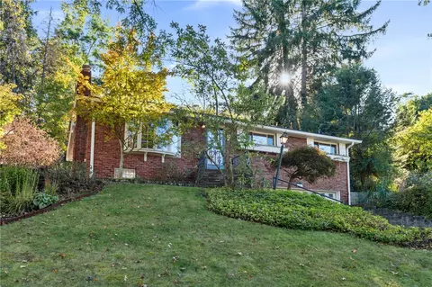 133 Country Club Dr, Pittsburgh, PA 15235