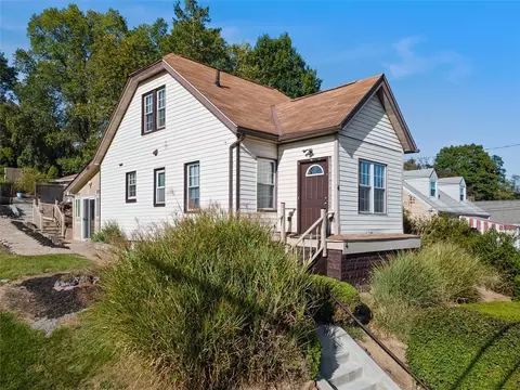 4 Pioneer Ave, Pittsburgh, PA 15229