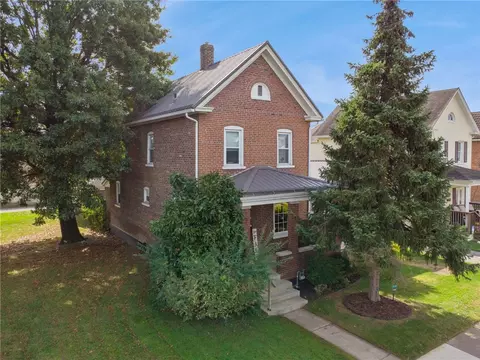 323 Oak St, Latrobe, PA 15650