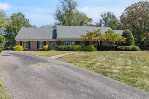 2611 Quail Hill Dr, Pittsburgh, PA 15241