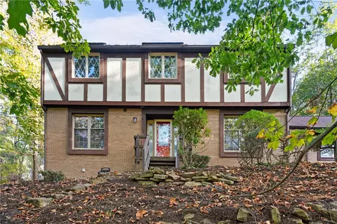 104 Great Oaks Dr, Coraopolis, PA 15108