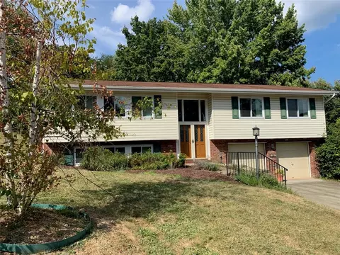 155 Cherrington Dr, Pittsburgh, PA 15237
