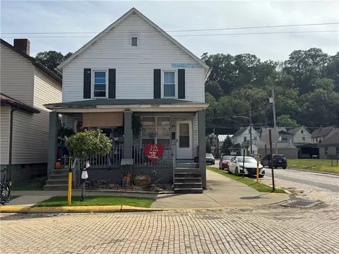 1100 6th Ave, Ford City, PA 16226