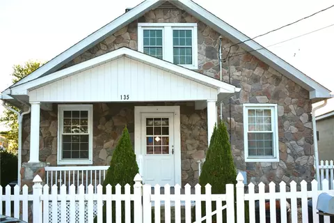 135 Thorn St, Apollo, PA 15613