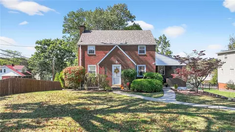 2603 Sherwood Rd, Glenshaw, PA 15116