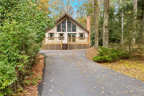616 S Shore Trl, Central City, PA 15926