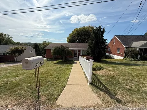 2042 The Cir, Washington, PA 15301