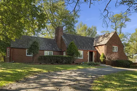 26 Churchill Rd, Pittsburgh, PA 15235