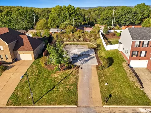 4540 Marina Dr, Homestead, PA 15120