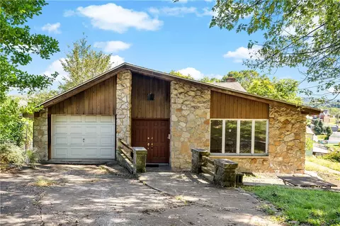 526 State Route 885, Clairton, PA 15025