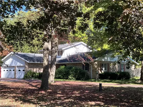 123 Longwell Dr, Grove City, PA 16127