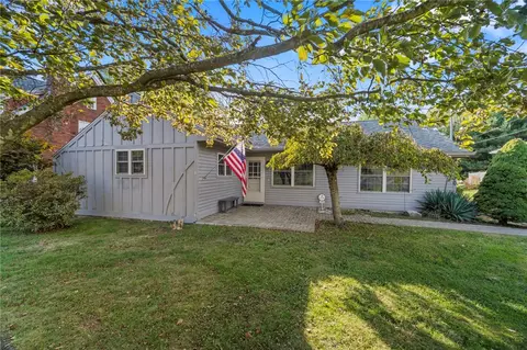 570 S 7th St, Sharpsville, PA 16150
