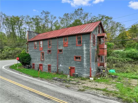 605 Lone Pine Rd, Washington, PA 15301