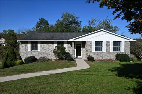 124 Valleycrest Dr, Cecil, PA 15321