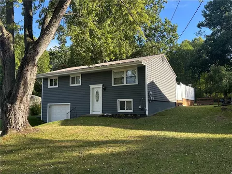 1540 Idaho St, Hermitage, PA 16148