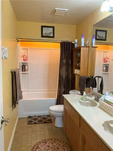 Bath - 106 Spring Dr, Apollo, PA 15613 photo 1 of 5