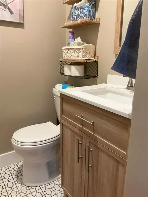 Bath - 106 Spring Dr, Apollo, PA 15613 photo 5 of 5