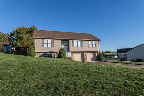 110 Camilla Cir, Mount Pleasant, PA 15666