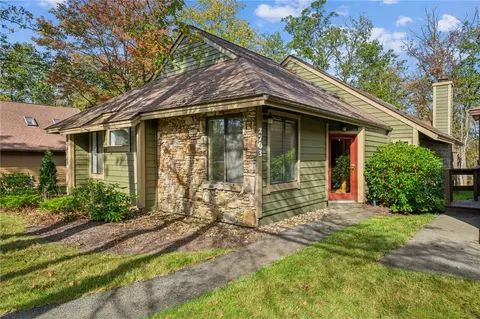 2703 Powder Ridge Rd, Hidden Valley, PA 15502
