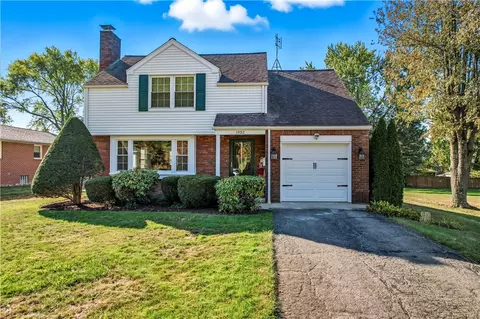 1932 King Dr, Hermitage, PA 16148