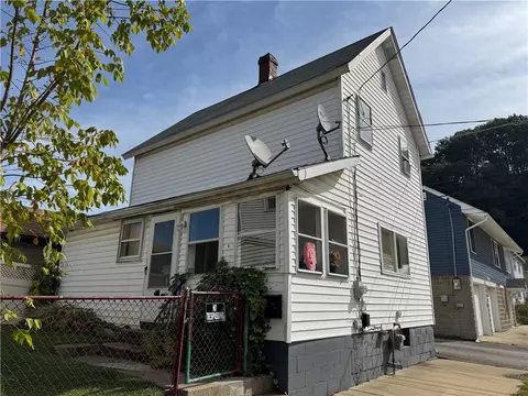 611 11th St, Ford City, PA 16226