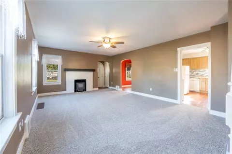 Living - 570 Unity St, Latrobe, PA 15650 photo 2 of 3