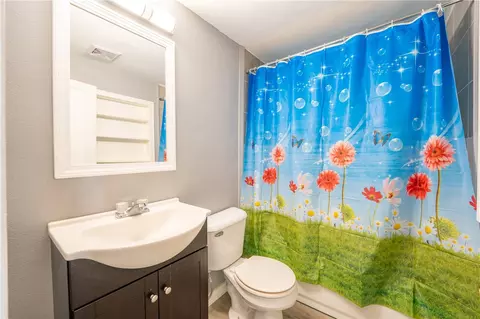 Bath - 570 Unity St, Latrobe, PA 15650 photo 3 of 3
