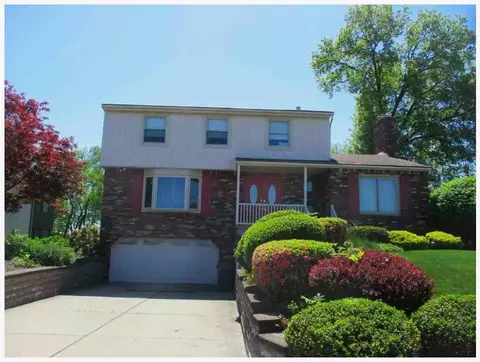 238 Red Oak Dr, Pittsburgh, PA 15239