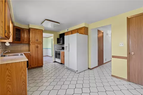 43 Barri Dr, Irwin, PA 15642 photo 10