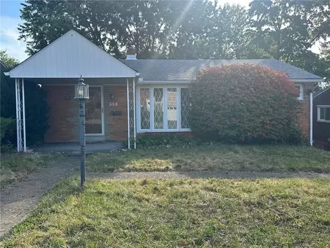 323 Livingston Rd, West Mifflin, PA 15122