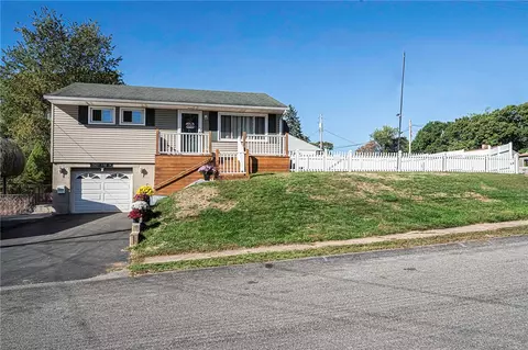 1009 Maine Ave, Aliquippa, PA 15001