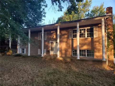 120 Colonial Dr, Waynesburg, PA 15370