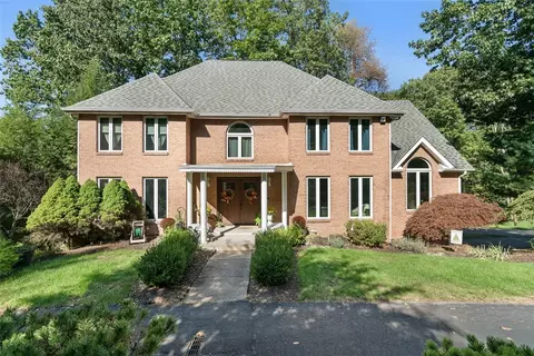 325 Lakewood Dr, Butler, PA 16001