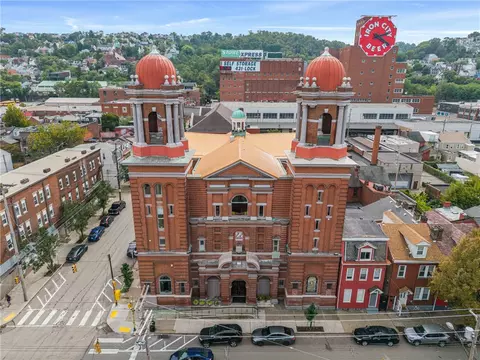 2132 Sarah St #207, Pittsburgh, PA 15203
