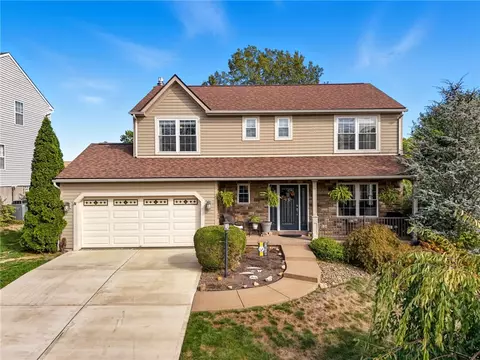 205 Hummingbird Hl, Cranberry Township, PA 16066