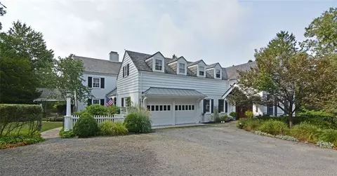 407 Rhodora Ln, Pittsburgh, PA 15238