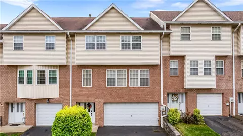 504 Wingate Dr, Pittsburgh, PA 15205