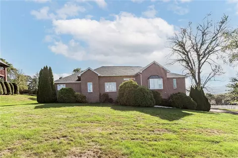 365 Saratoga Dr, Uniontown, PA 15401