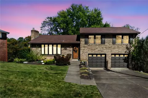 4859 Emblem Dr S, Pittsburgh, PA 15236